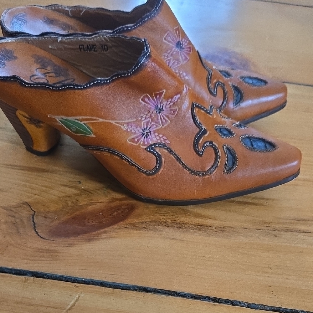 Women's Tan and Black Embroidered Shoes - Picture 3 of 6
